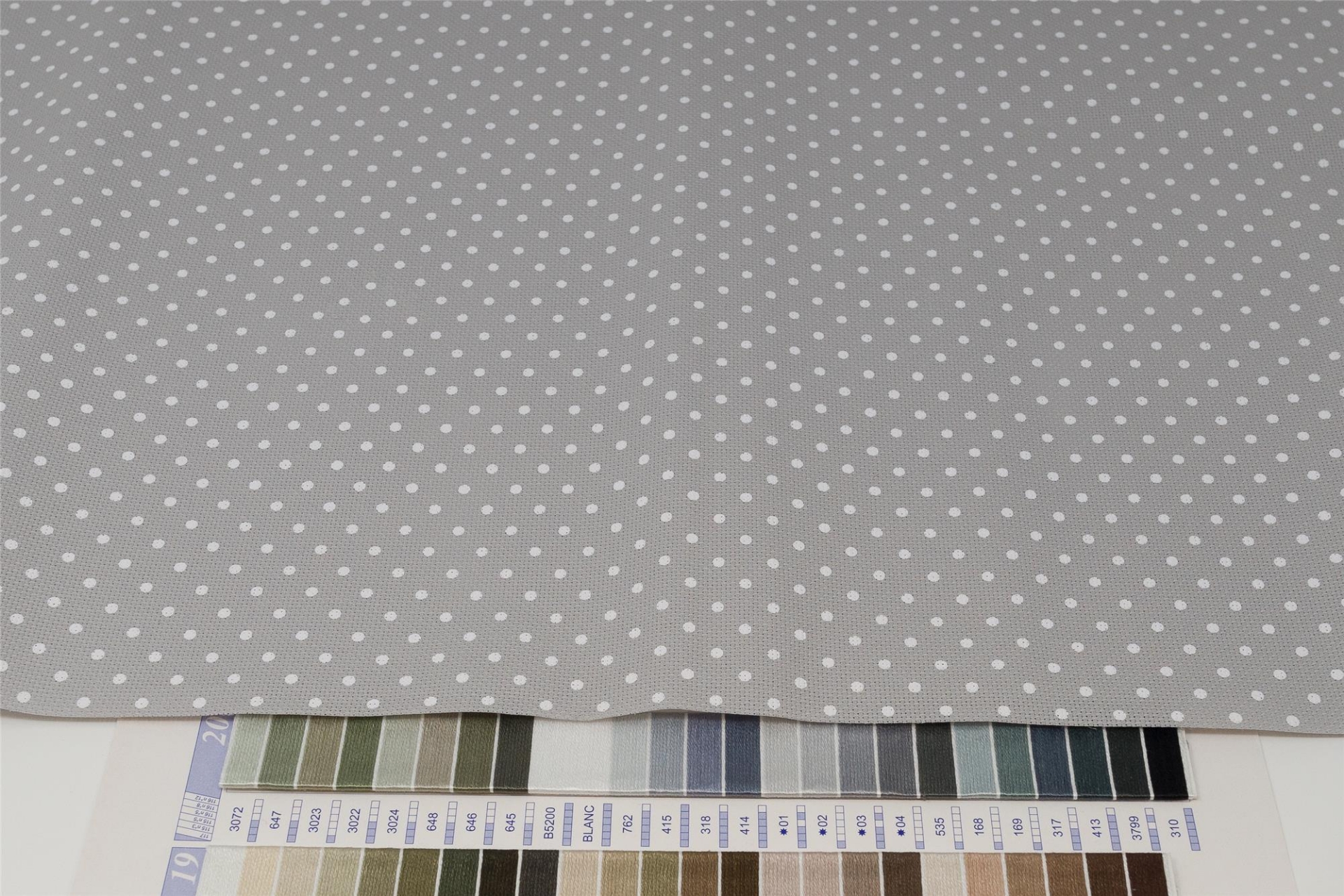 Zweigart graue Punkte Petit Point 20 Stück Aida (7349) (mehrere Größen verfügbar) - Bild 4 von 10
