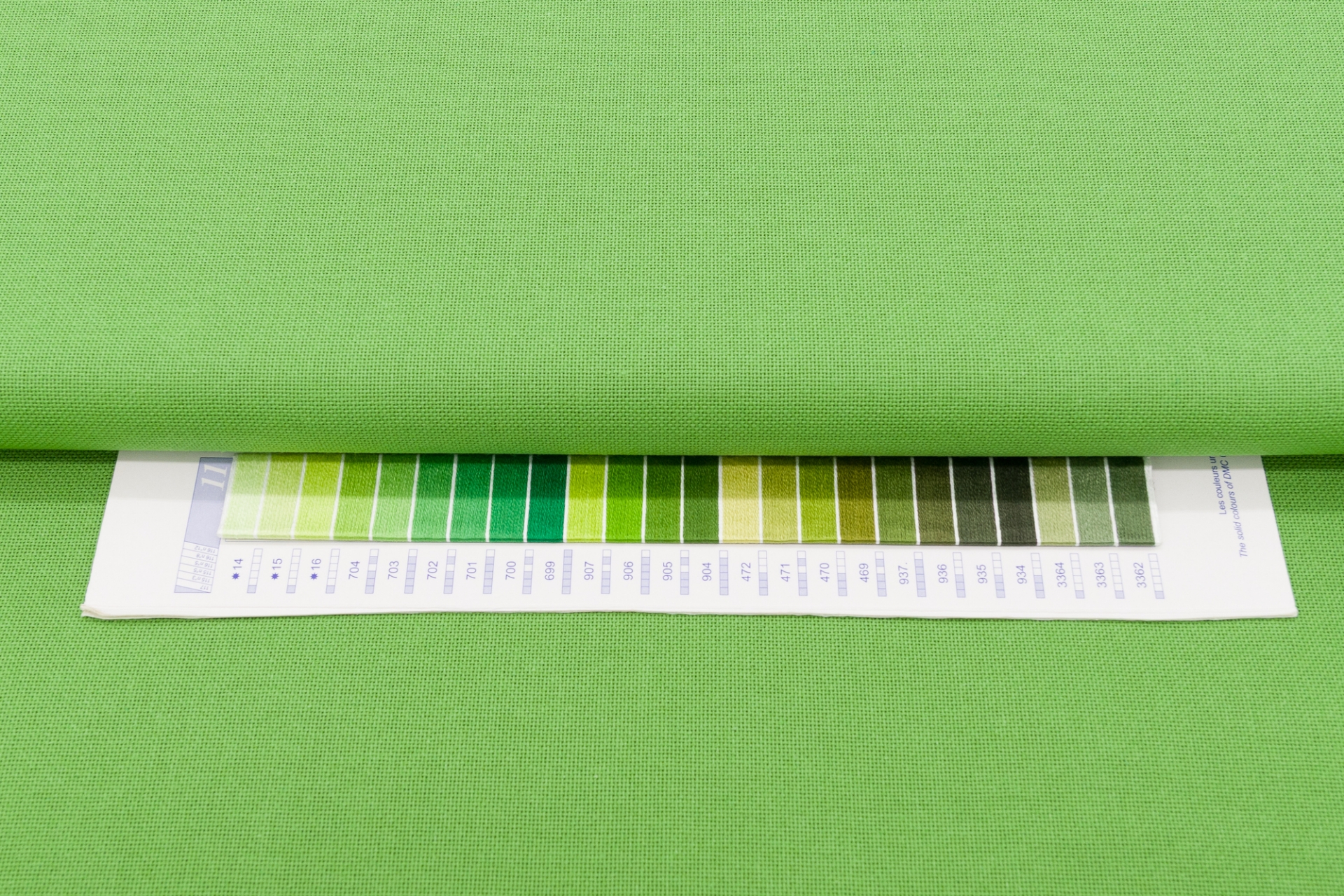 Zweigart Grass Green 27 Count Linda Cotton Evenweave (6130) (Multiple Sizes Avai