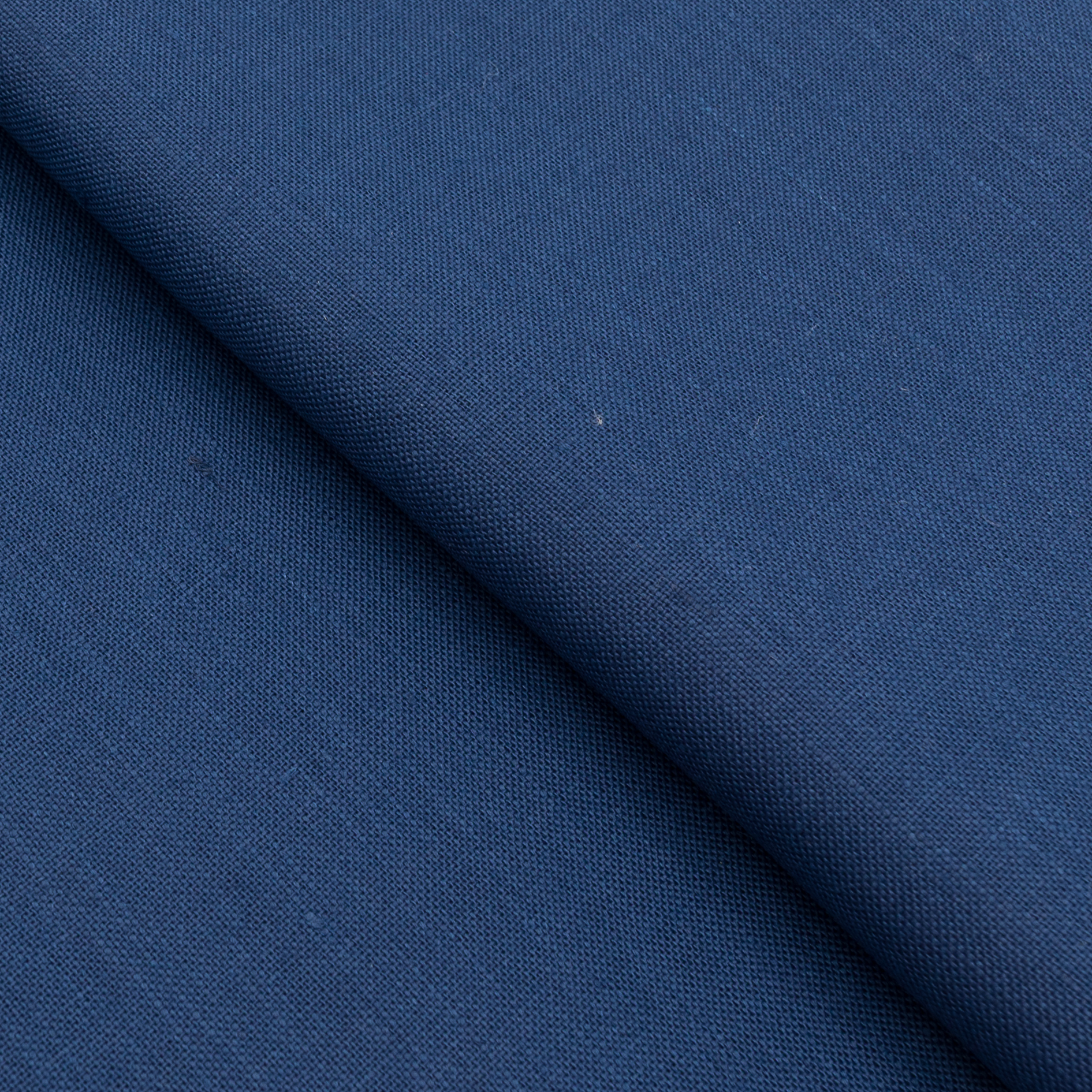 Zweigart Navy Blue 32 Count Belfast Linen Evenweave (589) (Multiple Sizes Availa