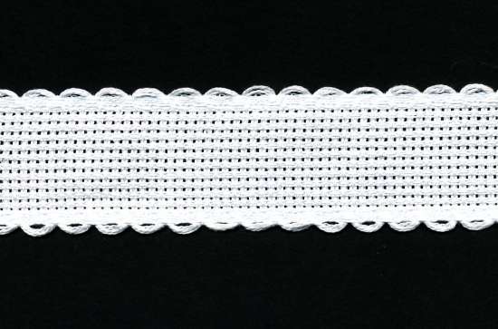Picture of 1 Metre Antique White Aida Band 3cm/11/4 Inch With a Scalloped Edging
