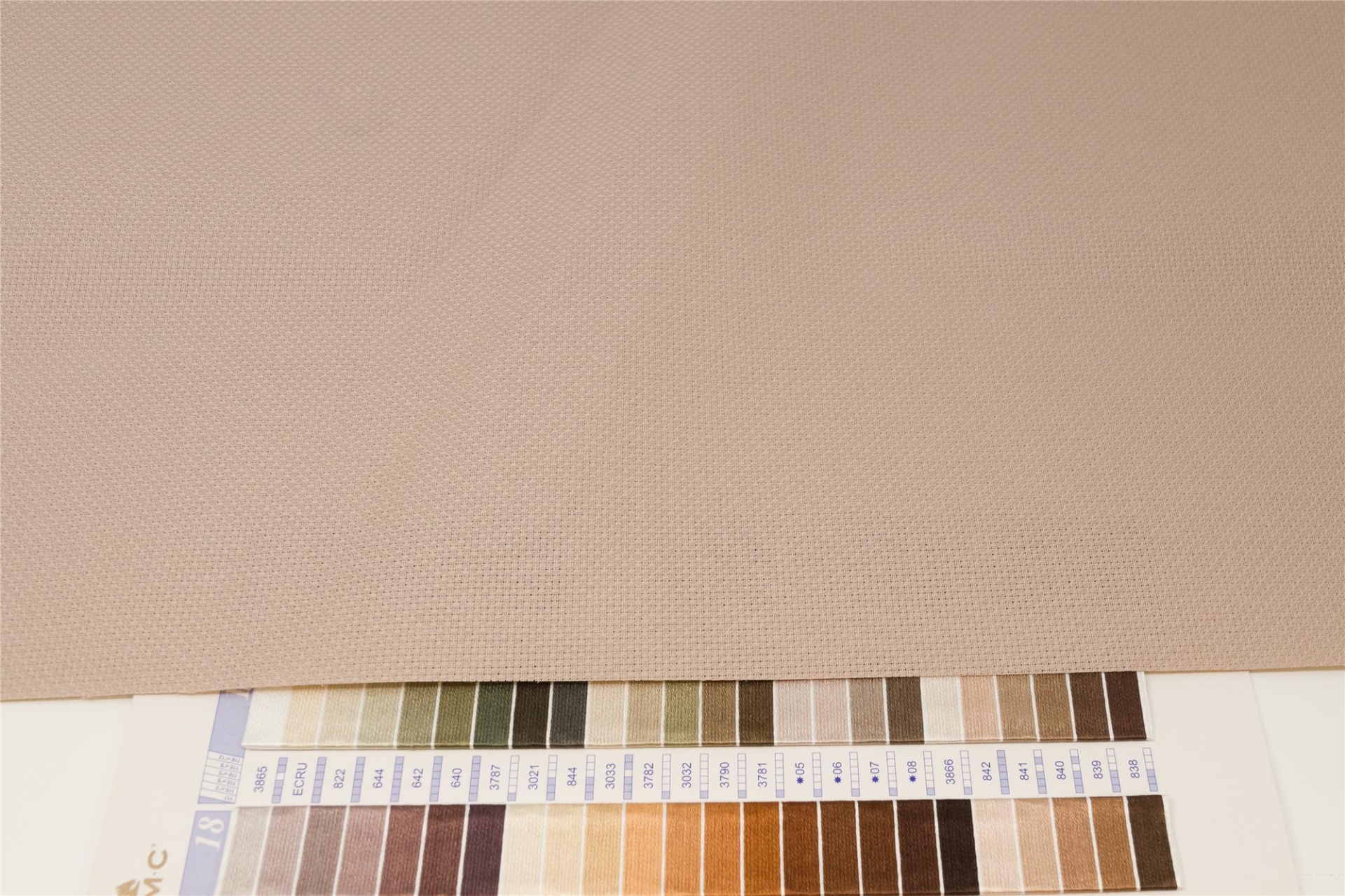 Zweigart Tela Aida 14 Count Vintage, Colore Marrone Sabbia, 50x55 Cm, 100% Cotone, Per Ricamo A Punto Croce