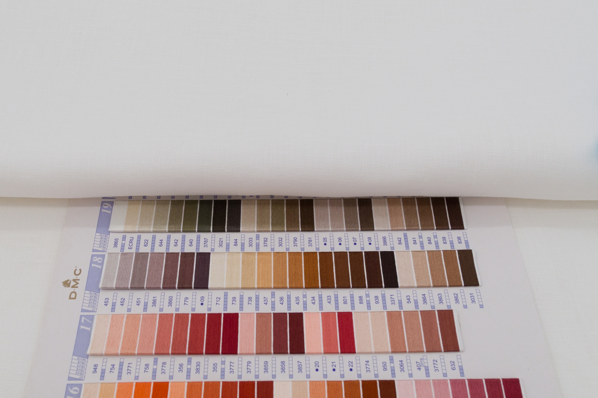 Zweigart 28 Count Linen (Cashel) - Antique White (101) - 48x68cm / 19x27" - Wool Warehouse - Buy Yarn, Wool, Needles & Other Knitting Supplies Online - View #5